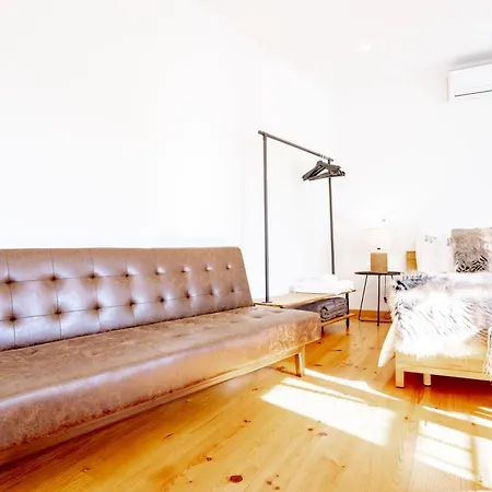 Authentic Village Apartment Porto