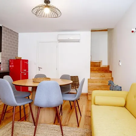 Authentic Village Apartment Porto