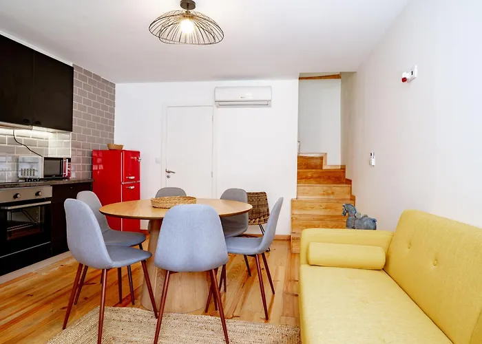 Authentic Village Apartment Porto